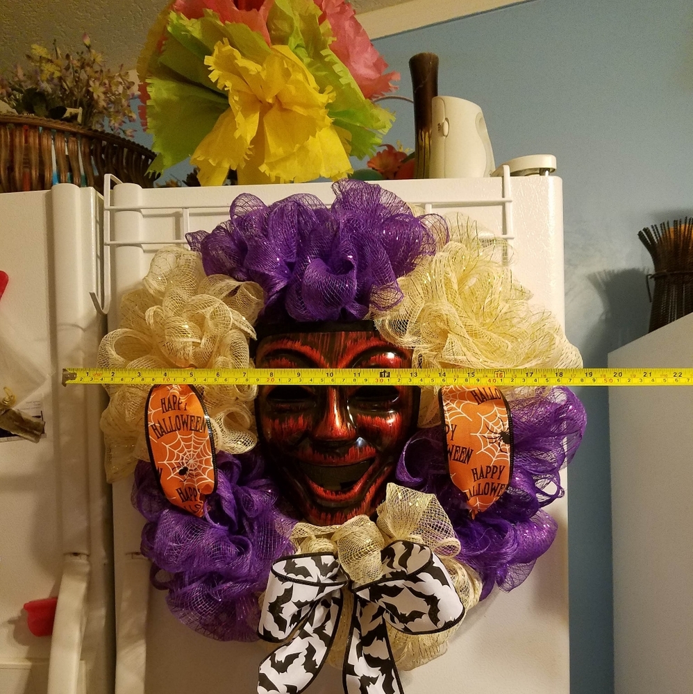 Handmade rustic finish scull mask wreath - Picture 5 of 9